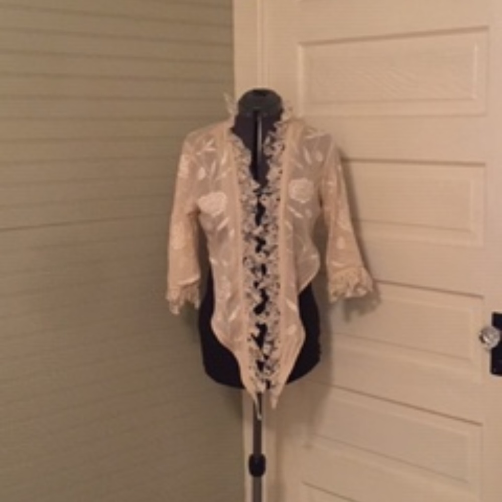 Victorian lace-trimmed shrug by Whitewash, Size S